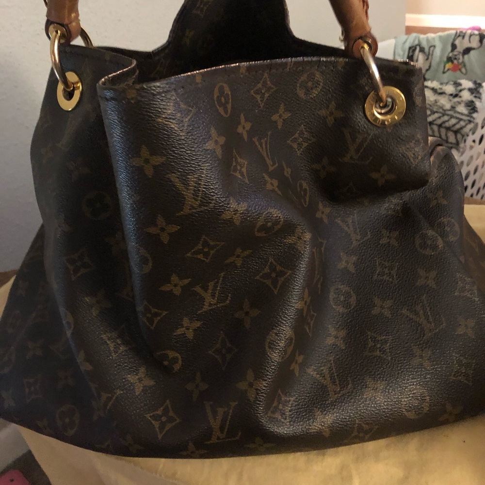 COPY - Louis Vuitton artsy mm